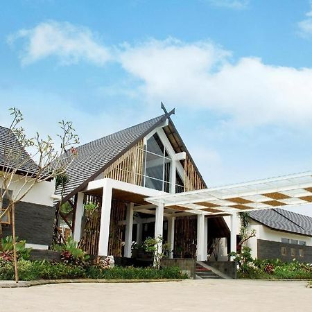 Rumah Kito Resort Hotel Jambi By Waringin Hospitality Exterior photo