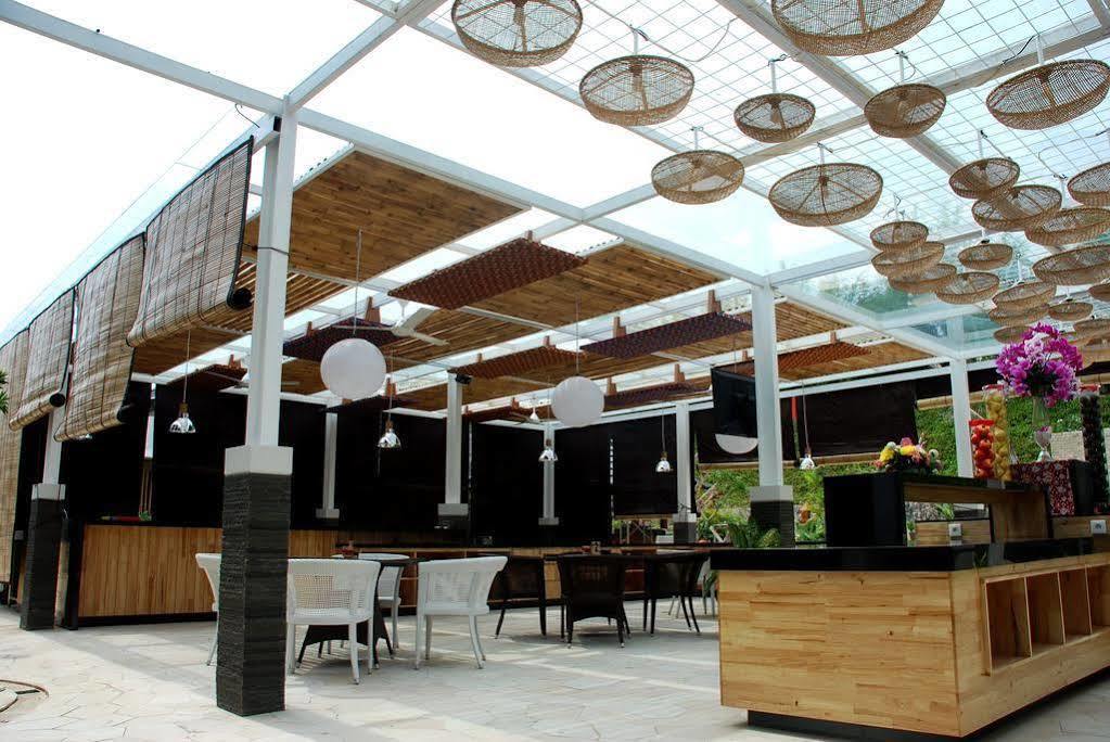 Rumah Kito Resort Hotel Jambi By Waringin Hospitality Exterior photo