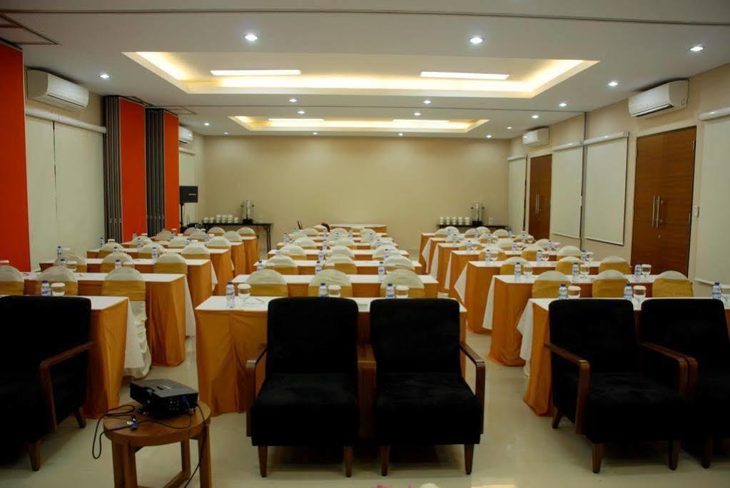 Rumah Kito Resort Hotel Jambi By Waringin Hospitality Exterior photo