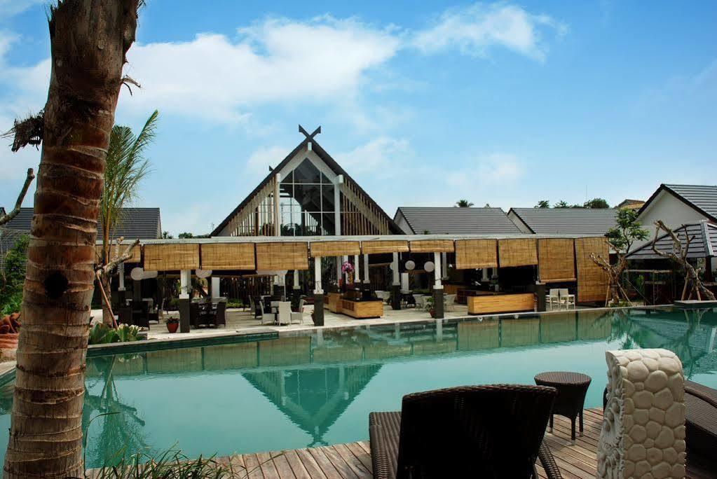 Rumah Kito Resort Hotel Jambi By Waringin Hospitality Exterior photo